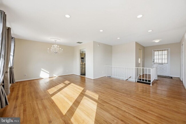 Photo - 1721 University Blvd W