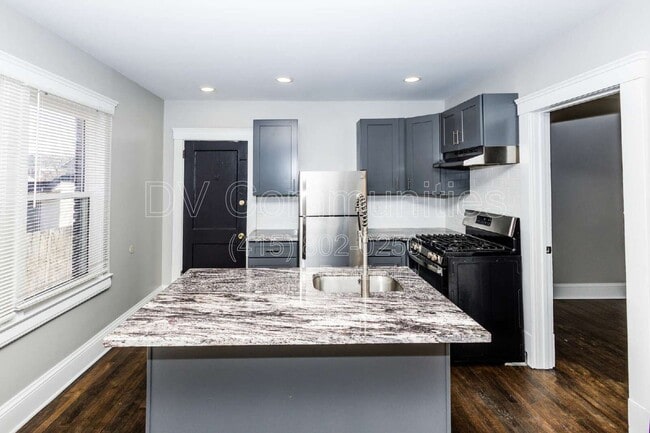 Photo - 2081 Halstead Ave