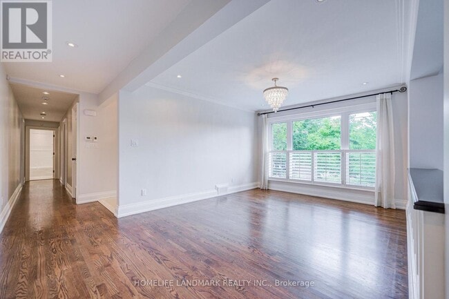 Photo - 102 Stratford Crescent