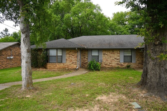 Photo - South Tyler! Lovely 2 Bedroom, 1 Bath Duplex w/ Carport! Tyler ISD Jack Elementary.