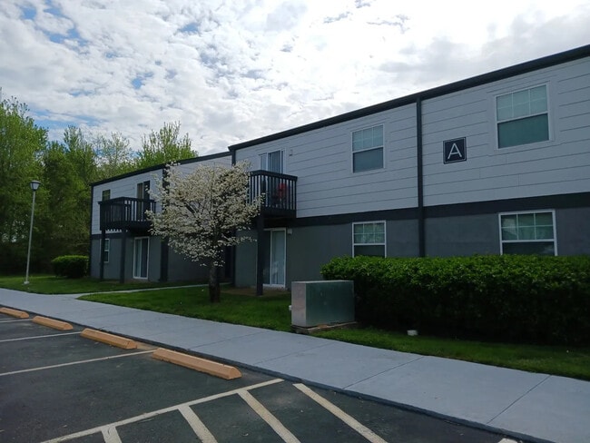 Building Photo - Oak Knoll Apartments