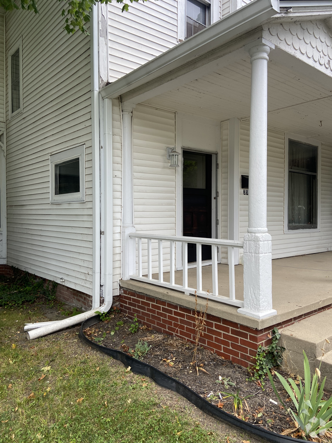 Building Photo - 397 S 10th St Unit Apt A