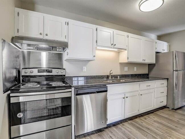 Roberts Manor Apartments
