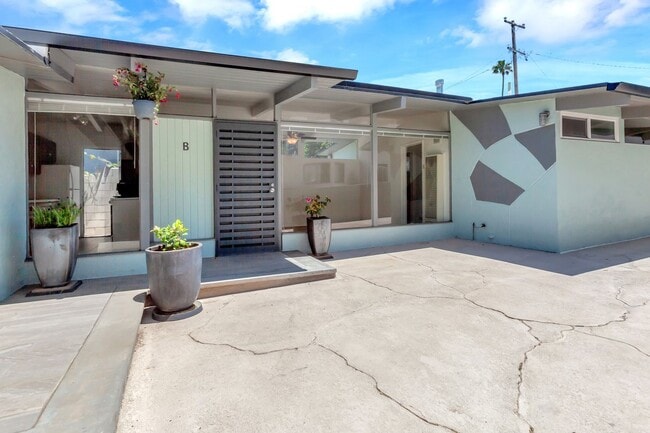 Building Photo - 139 W Canada Unit #B