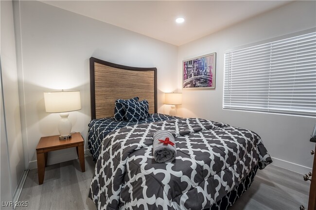 Building Photo - 2364 Belvedere Dr