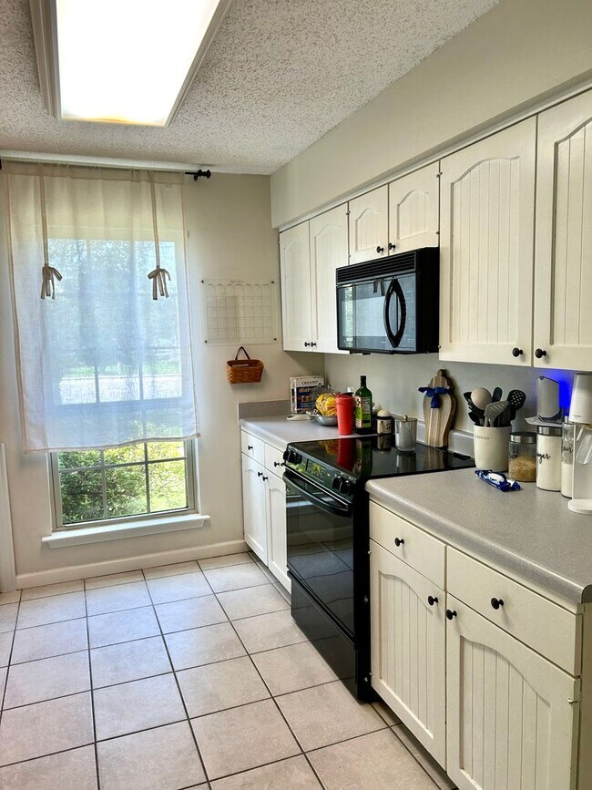 Photo - Jefferson Square Condos - Jefferson Hwy/Bluebonnet