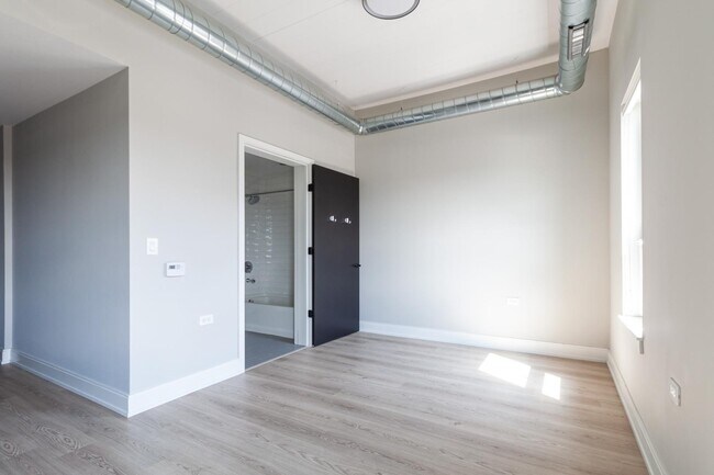 941 W Belmont Ave Unit 501