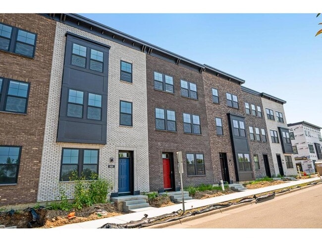 Building Photo - 848 S Woodlawn Ave
