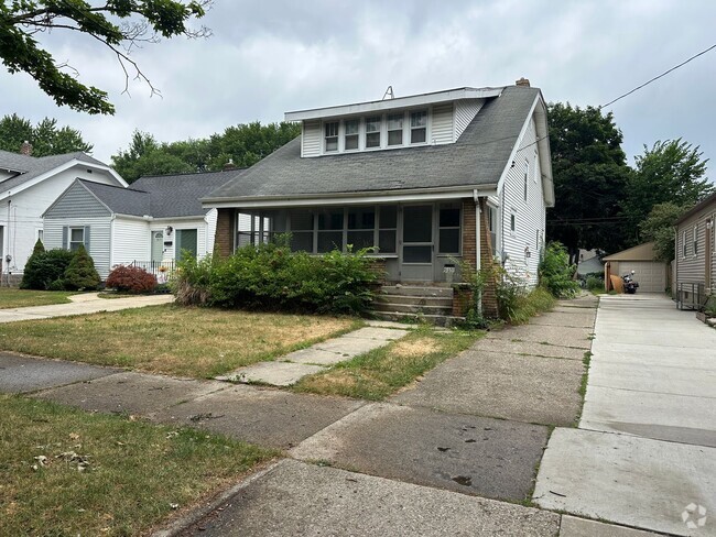 Building Photo - 915 Veto St NW Rental