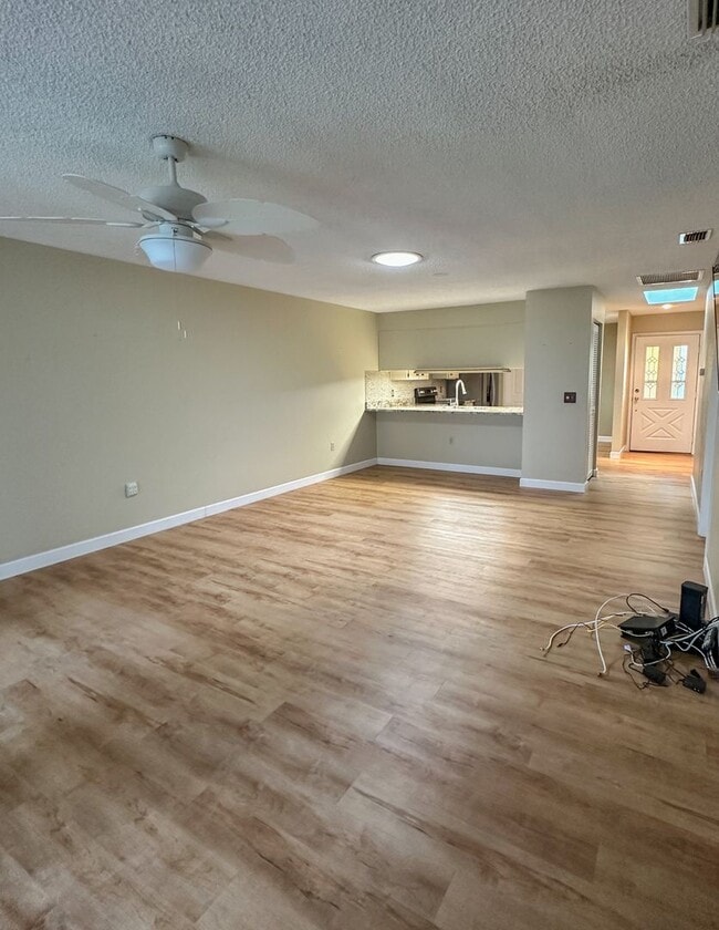 Photo - 6810 Royal Cres St