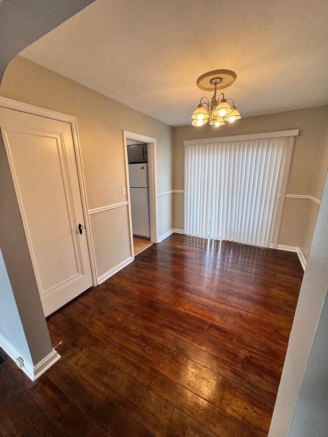 Comedor - 1620 Joseph Ct