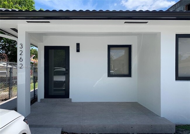 Building Photo - 3260 SW 23rd Ter Rental
