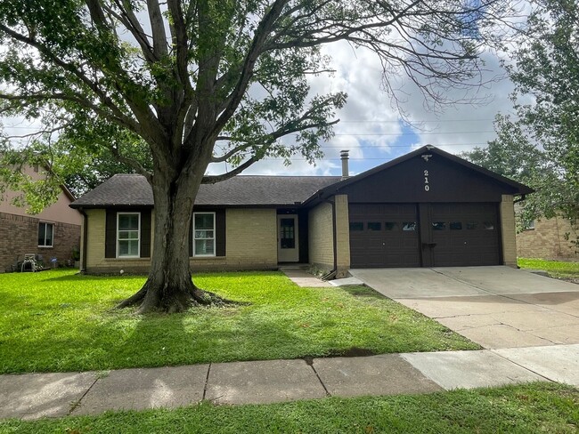 Photo - 210 Tara Plantation Dr