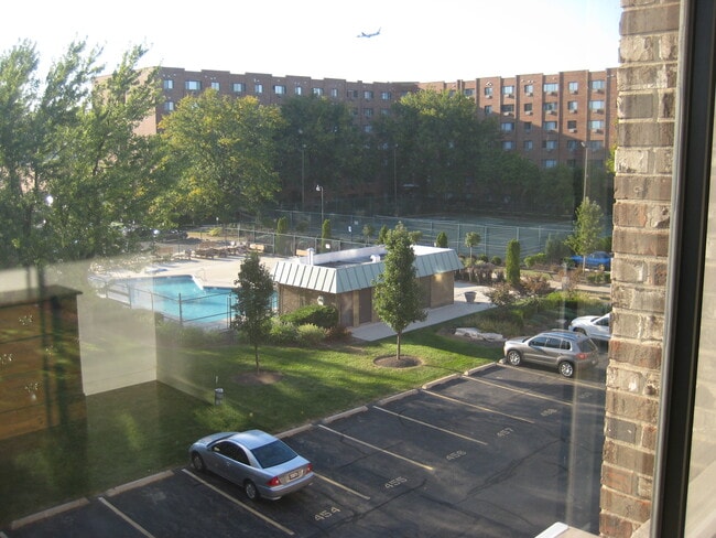 Photo - 5306 N Cumberland Ave Apartments Unit 5306-404