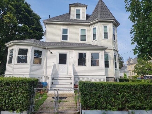 Building Photo - 130 Taylor St Rental