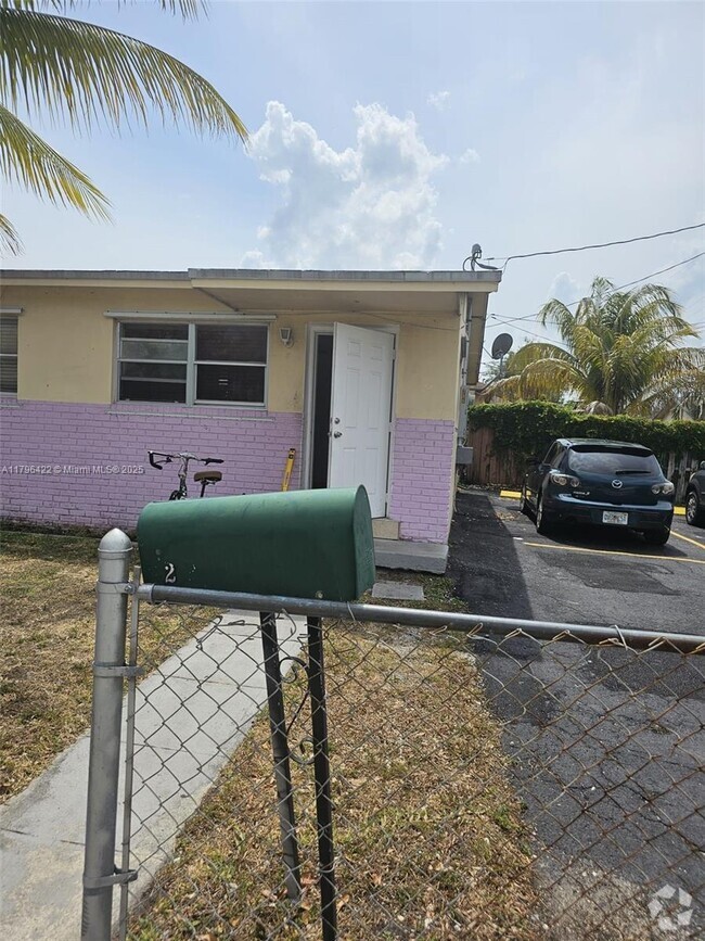 Building Photo - 700 NW 4th St Unit 1-2 Rental