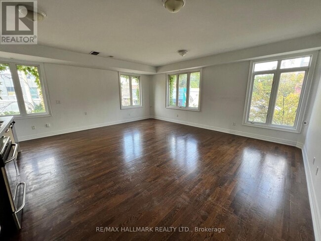 Photo - 215 Heward Ave