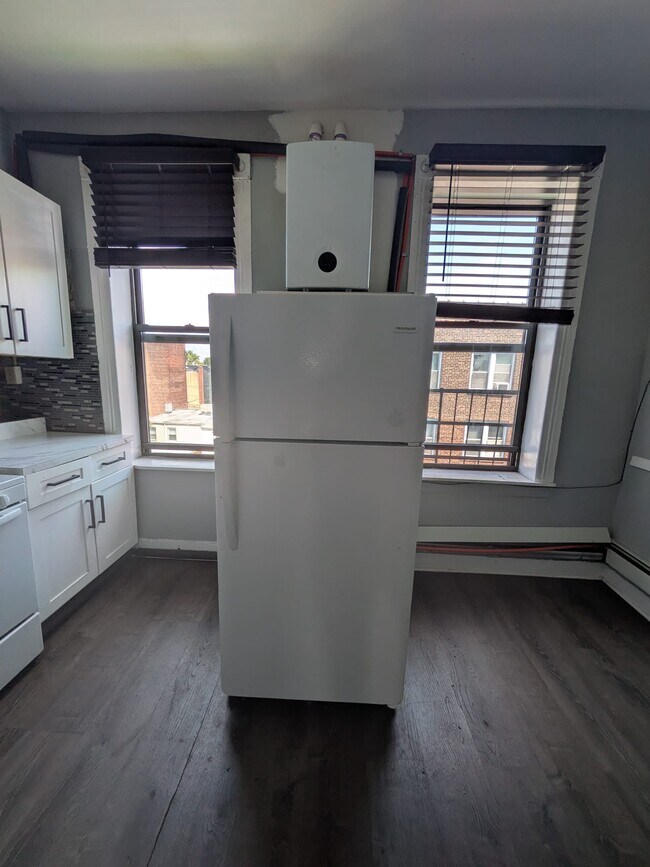 9 Saint Pauls Ave Unit 4L