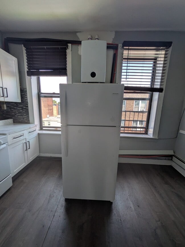 Photo - 9 Saint Pauls Ave Unit 4L