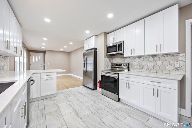 Photo - 87 Putnam St