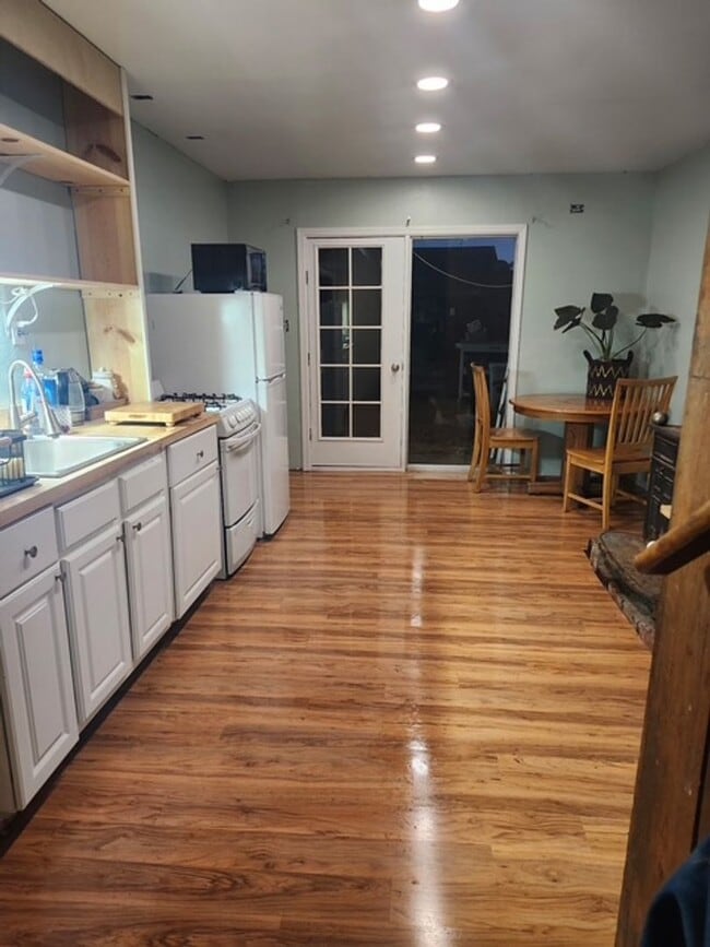 One Bedroom , one bath apartment for rent - One Bedroom , one bath apartment for rent