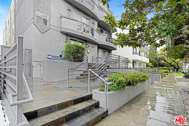 Building Photo - 1132 S Shenandoah St Unit PH