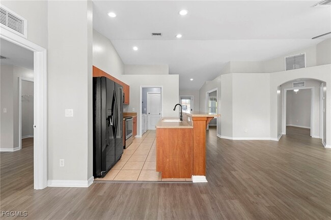 Photo - 2805 66th St W