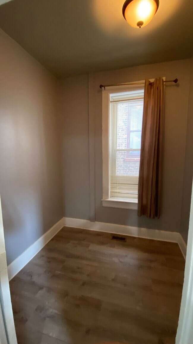 Small Bed Room - 1621 W Cullerton St