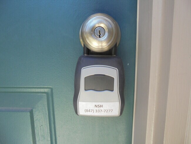 Photo - 1093 N Claremont Dr