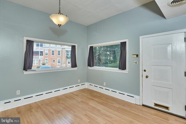 Building Photo - 1400 Delaware Ave Unit A3