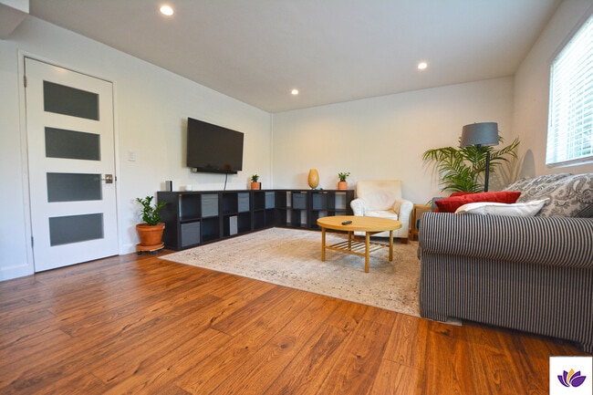 Photo - 10854 Morrison St Unidad #1