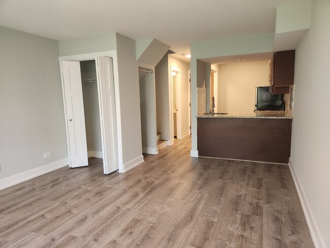 Photo - 454 W Barry Ave Unit 4