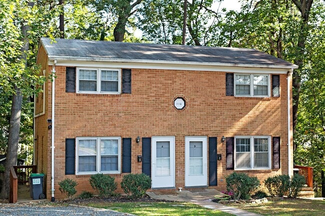 Building Photo - Nicely Updated Duplex Near UVA Medical Center