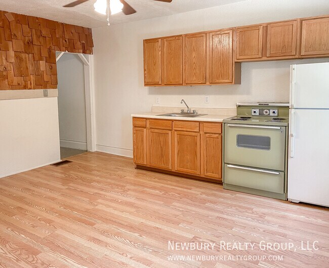 Two-Bedroom Townhouse at Barberry Court - Two-Bedroom Townhouse at Barberry Court