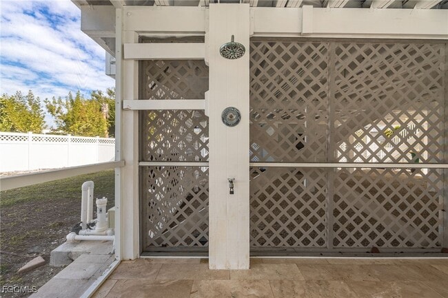 Building Photo - 424 Lagoon Dr