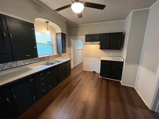 Photo - 210 N Gilbert St