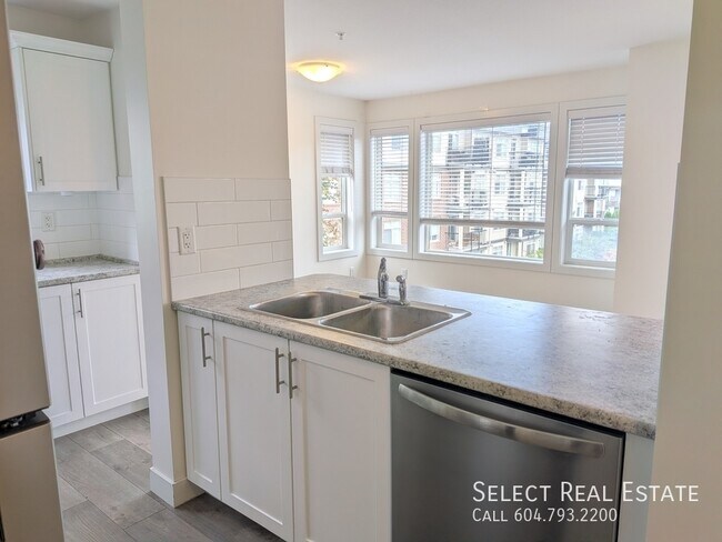 Photo - 9422 Victor St