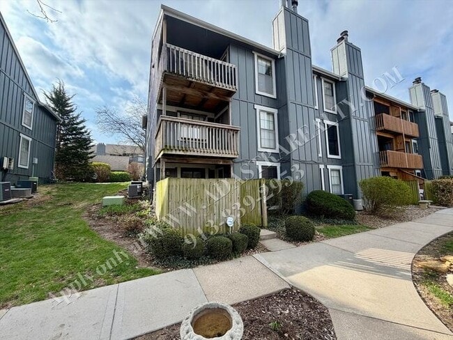Photo - Spacious 2 Bed 2 Bath Ground Floor Unit-Available NOW!!