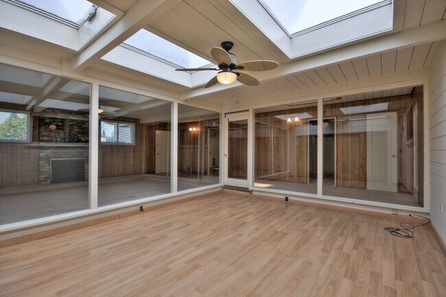 Photo - 127 Dalma Dr