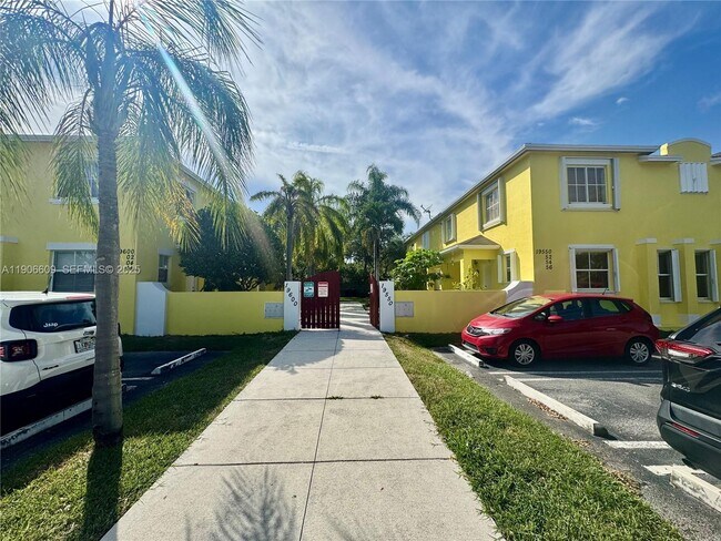 Photo - 19550 SW 103rd Ct