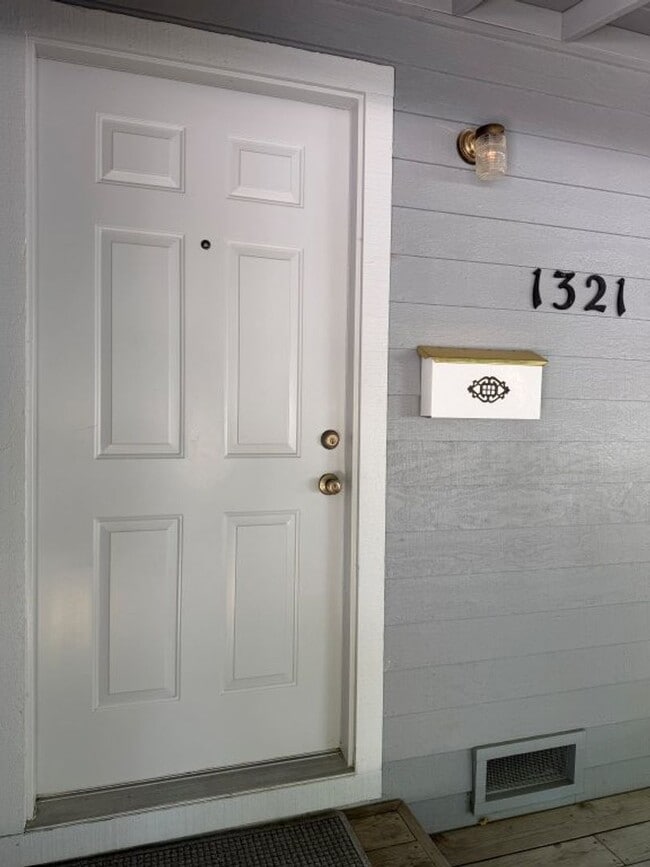 Photo - 1321 Chestnut Ln