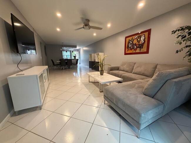 Photo - 2402 Antigua Cir Unit D1