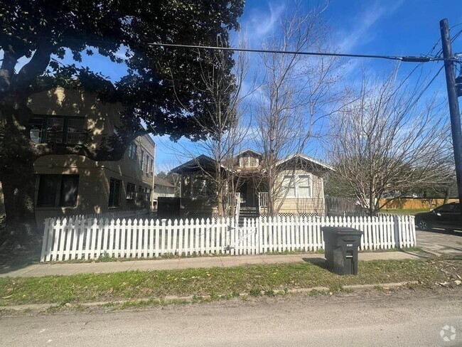 Building Photo - 4105 McKinney St Unit B Rental