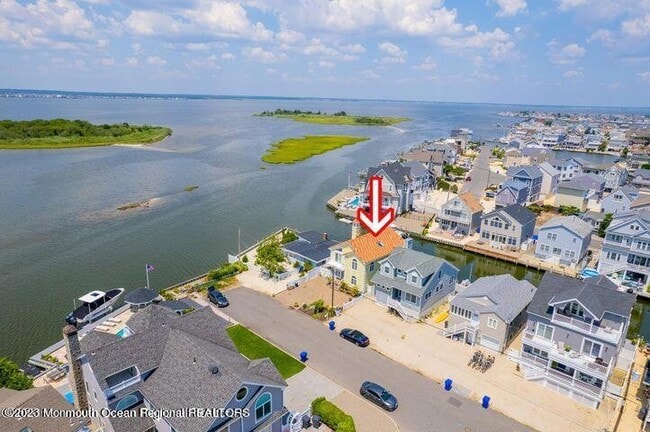 Photo - 446 Eisenhower Ave