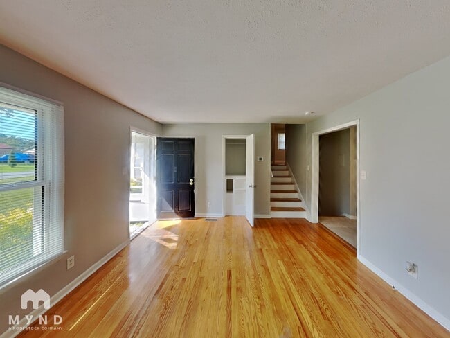 Photo - 307 King Arthur Trail