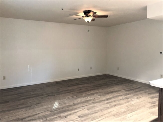 Photo - Graduate Gardens