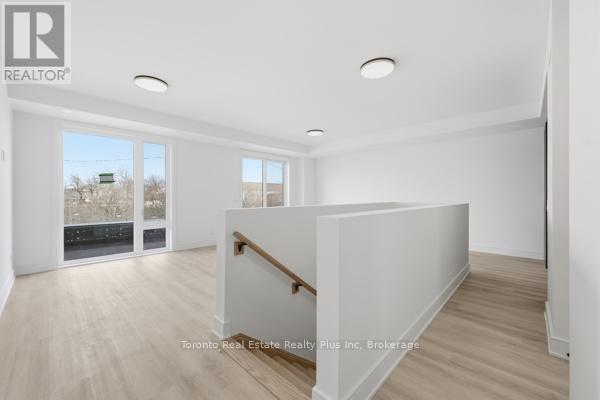 Photo - 154 Everett Common St