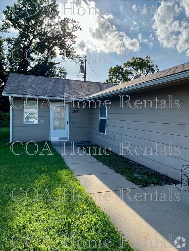 Building Photo - North East Duplex Rental