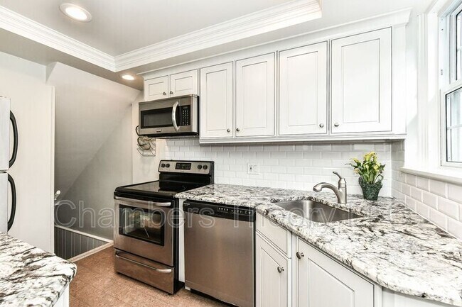 Building Photo - 4817 S 28th St Unit #A Rental