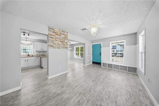 Photo - 286 Leawood Cir